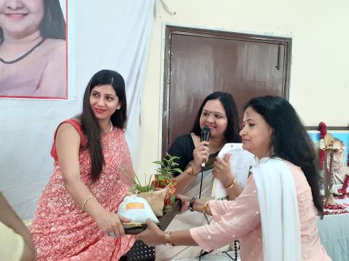 6 (1) (1) (1) (1) (1) (1)